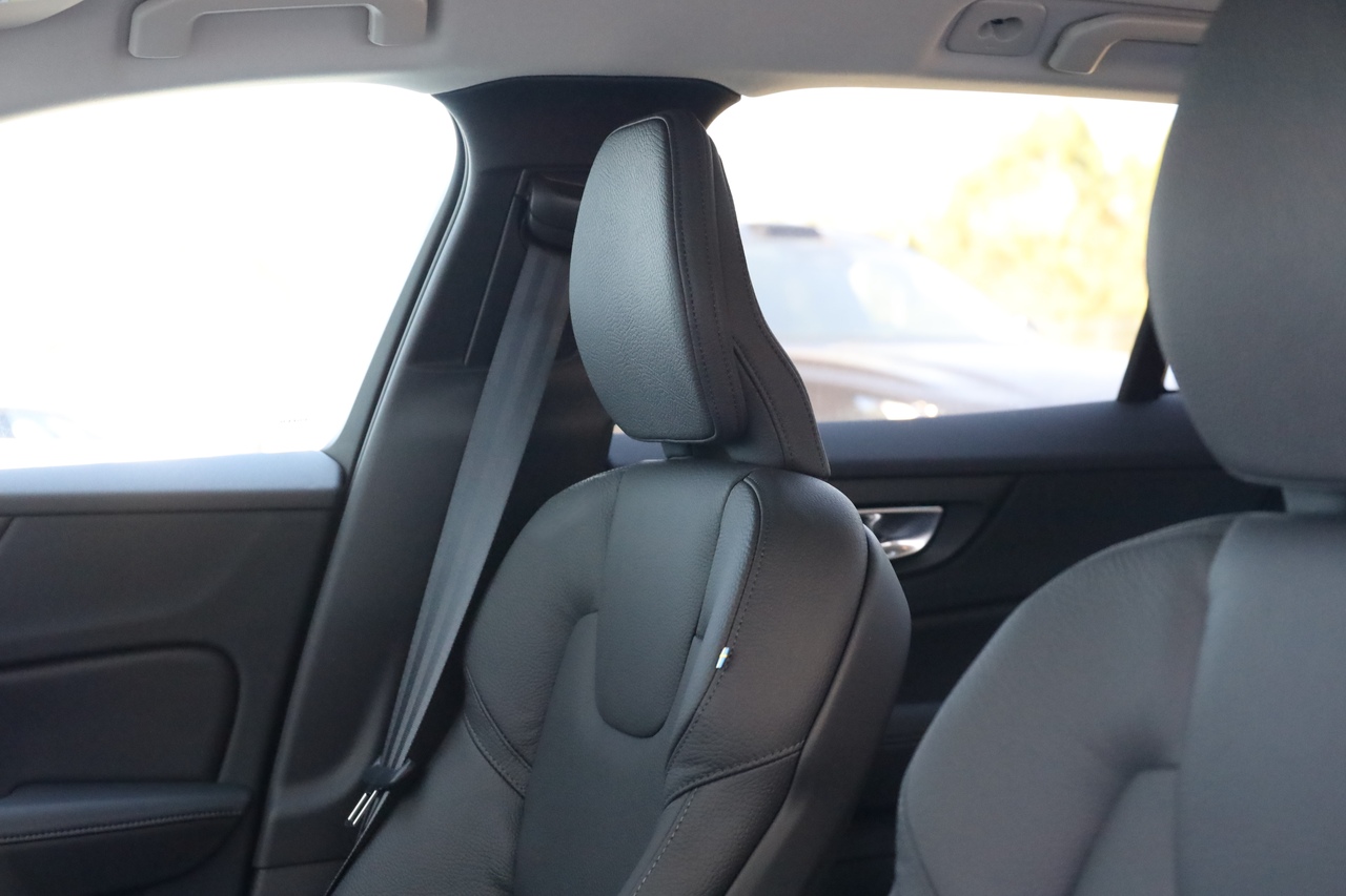 V60 T6 Hibrido Plug-in Plus Dark
