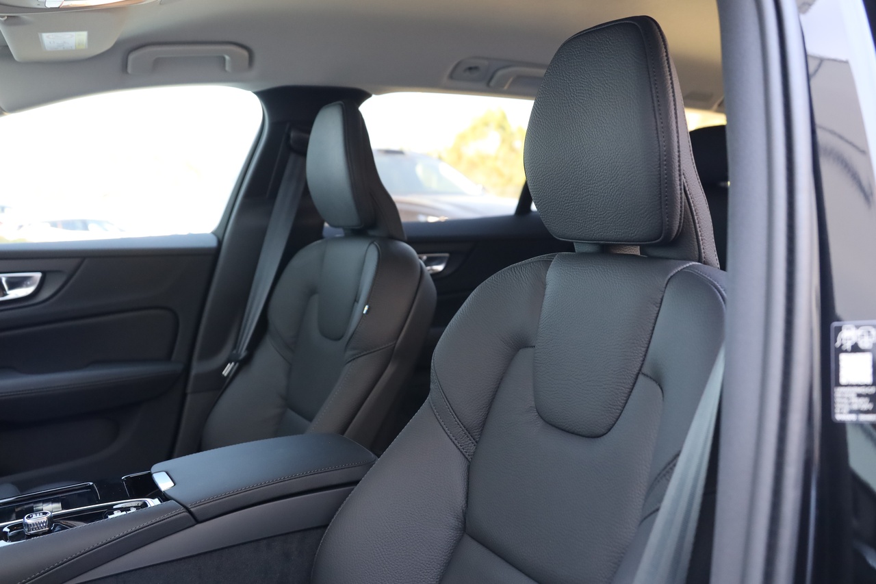 V60 T6 Hibrido Plug-in Plus Dark