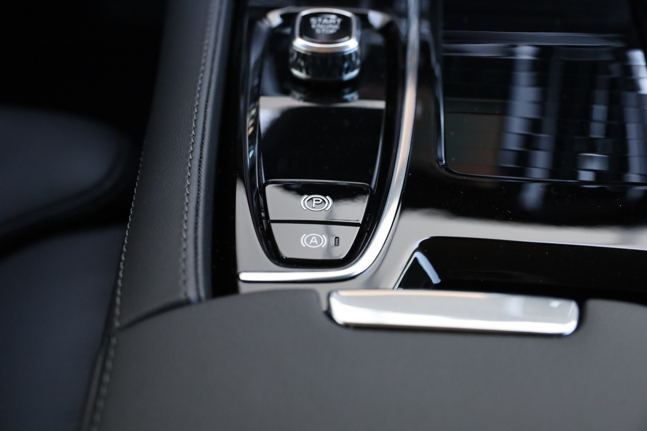 V60 T6 Hibrido Plug-in Plus Dark