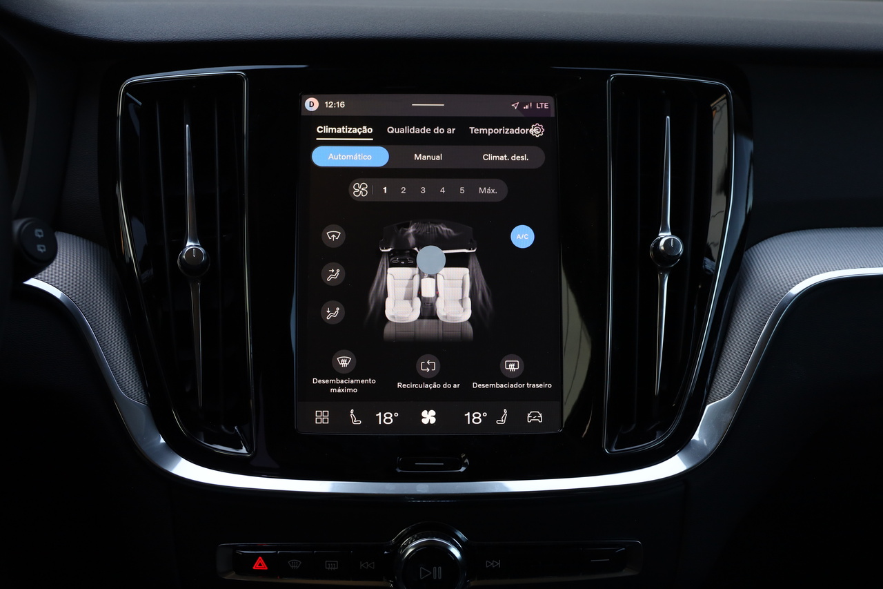 V60 T6 Hibrido Plug-in Plus Dark