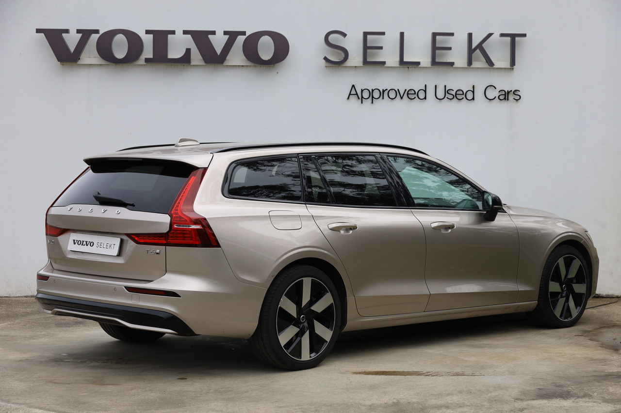 V60 T6 Hibrido Plug-in Plus Dark