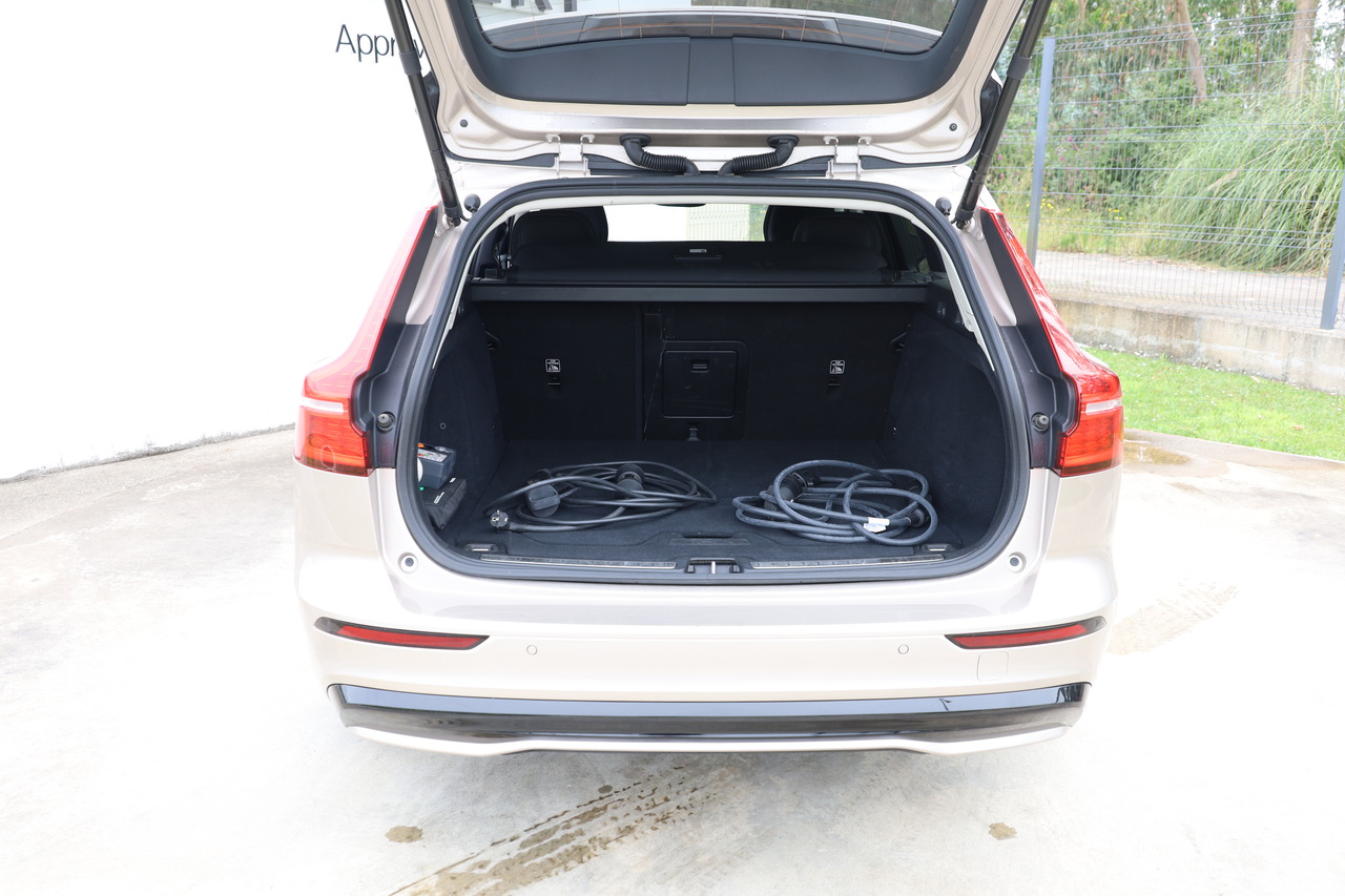 V60 T6 Hibrido Plug-in Plus Dark