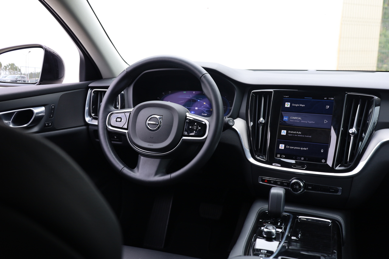 V60 T6 Hibrido Plug-in Plus Dark