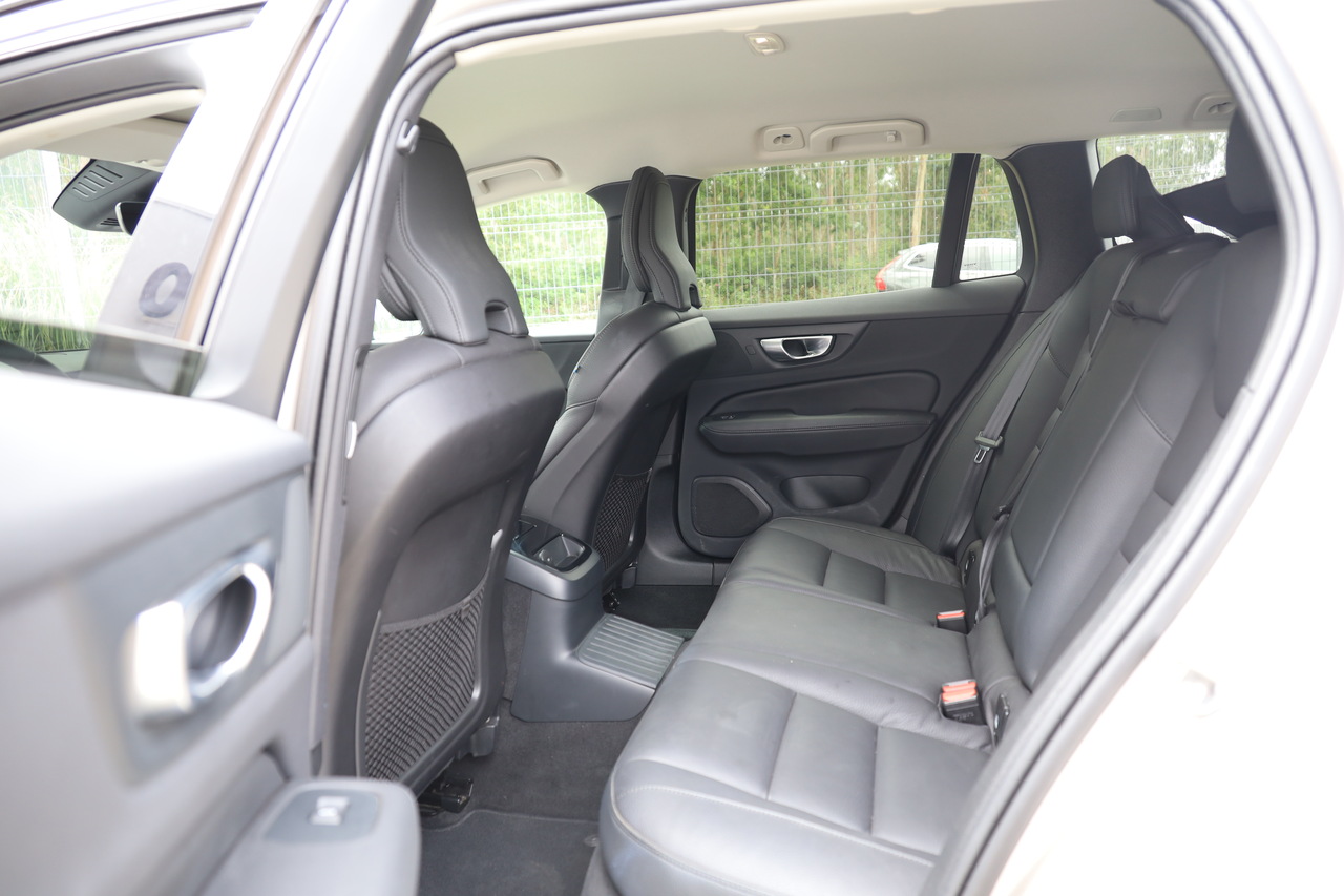 V60 T6 Hibrido Plug-in Plus Dark