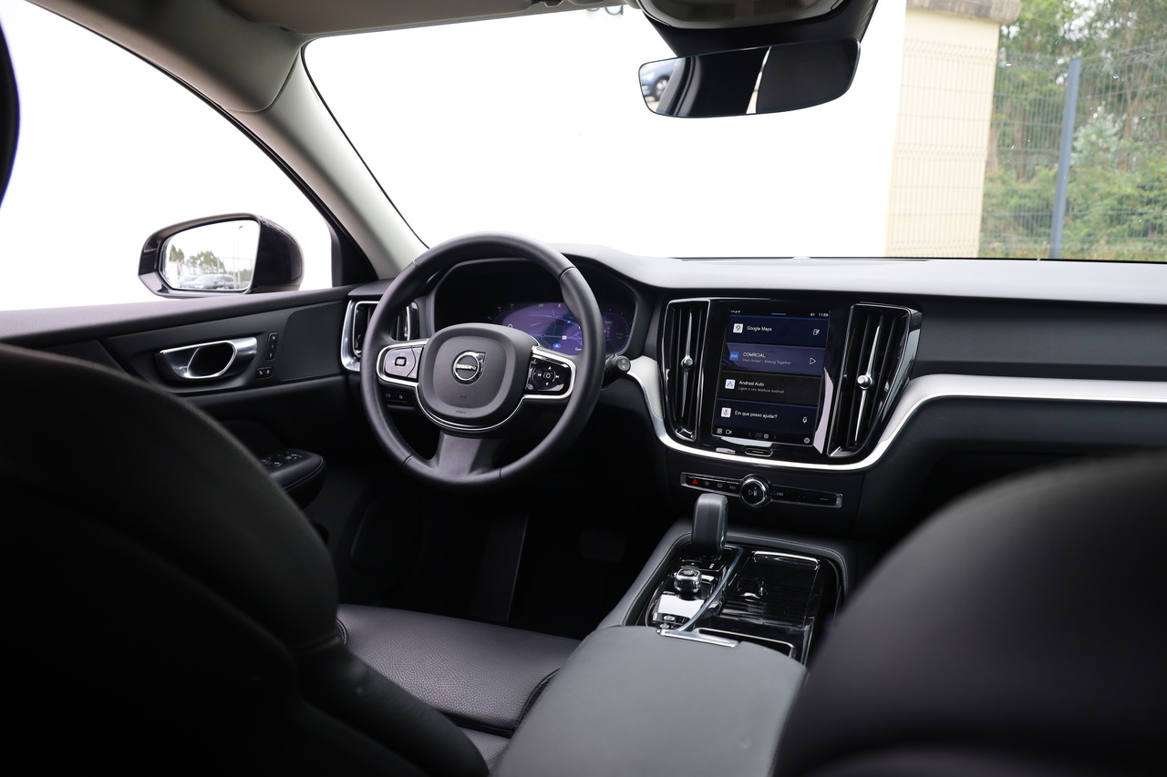 V60 T6 Hibrido Plug-in Plus Dark