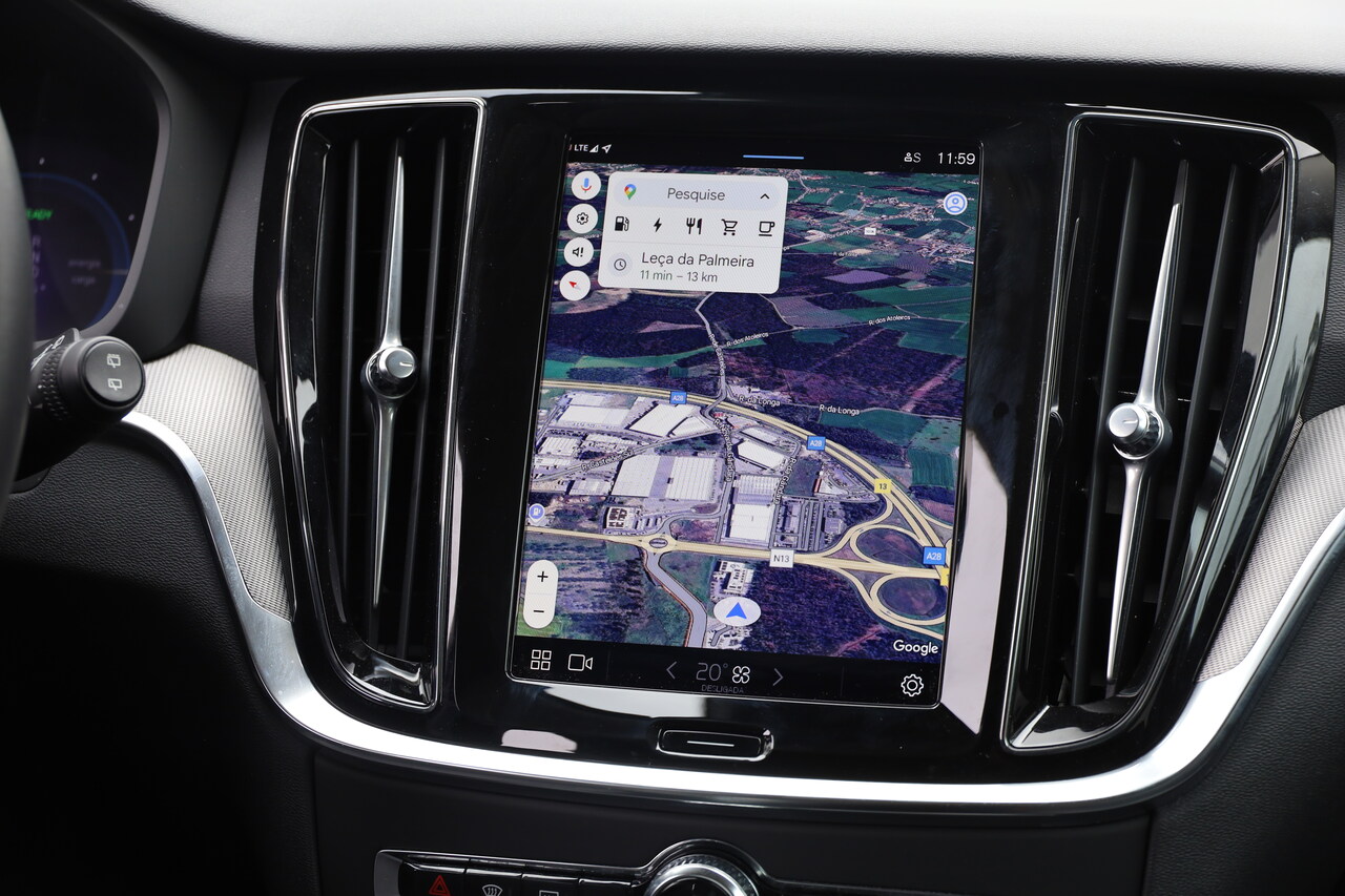 V60 T6 Hibrido Plug-in Plus Dark