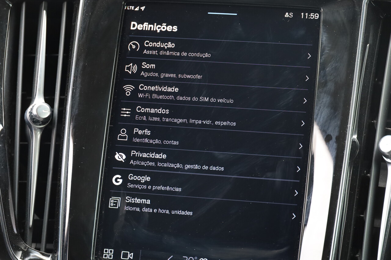 V60 T6 Hibrido Plug-in Plus Dark