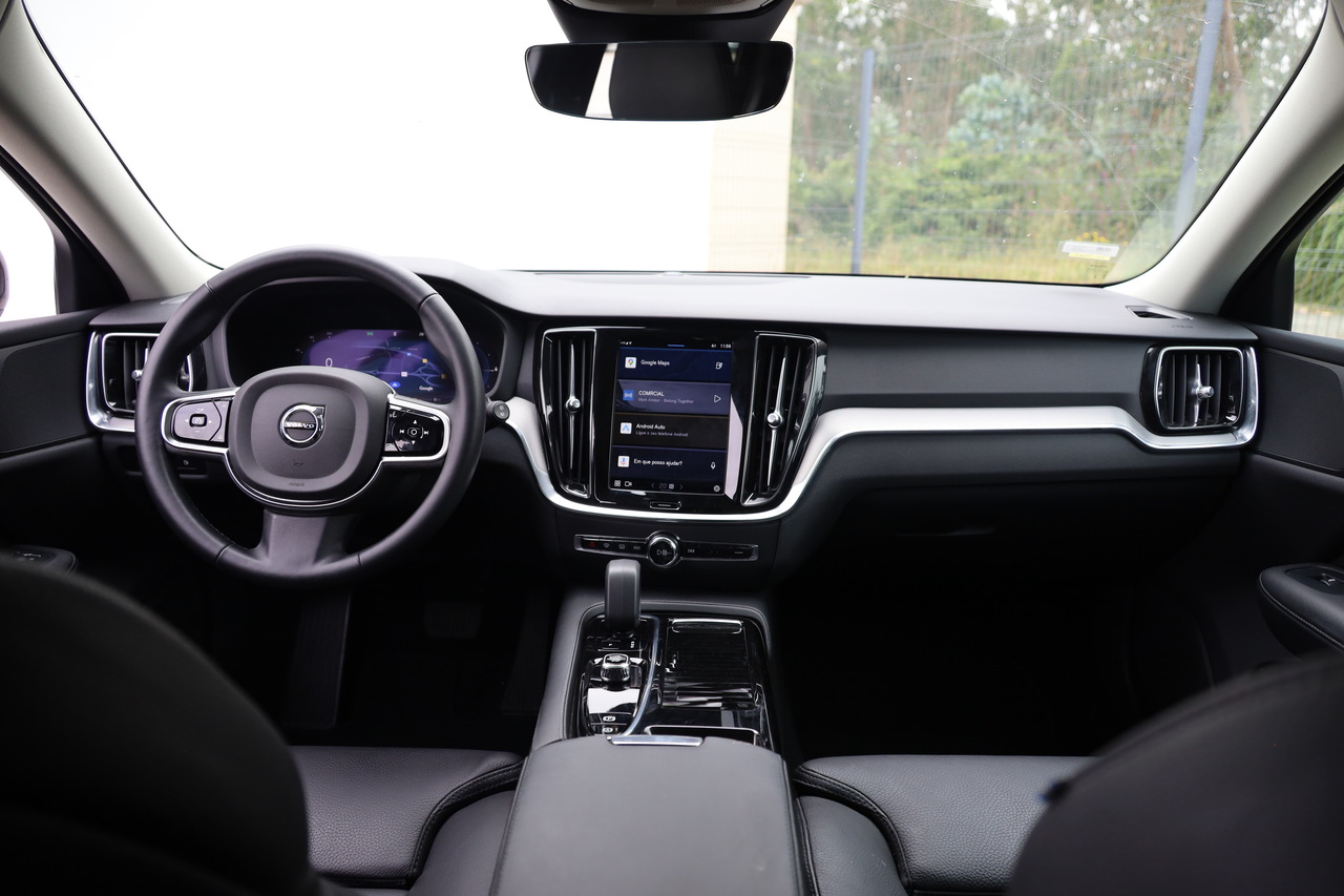 V60 T6 Hibrido Plug-in Plus Dark
