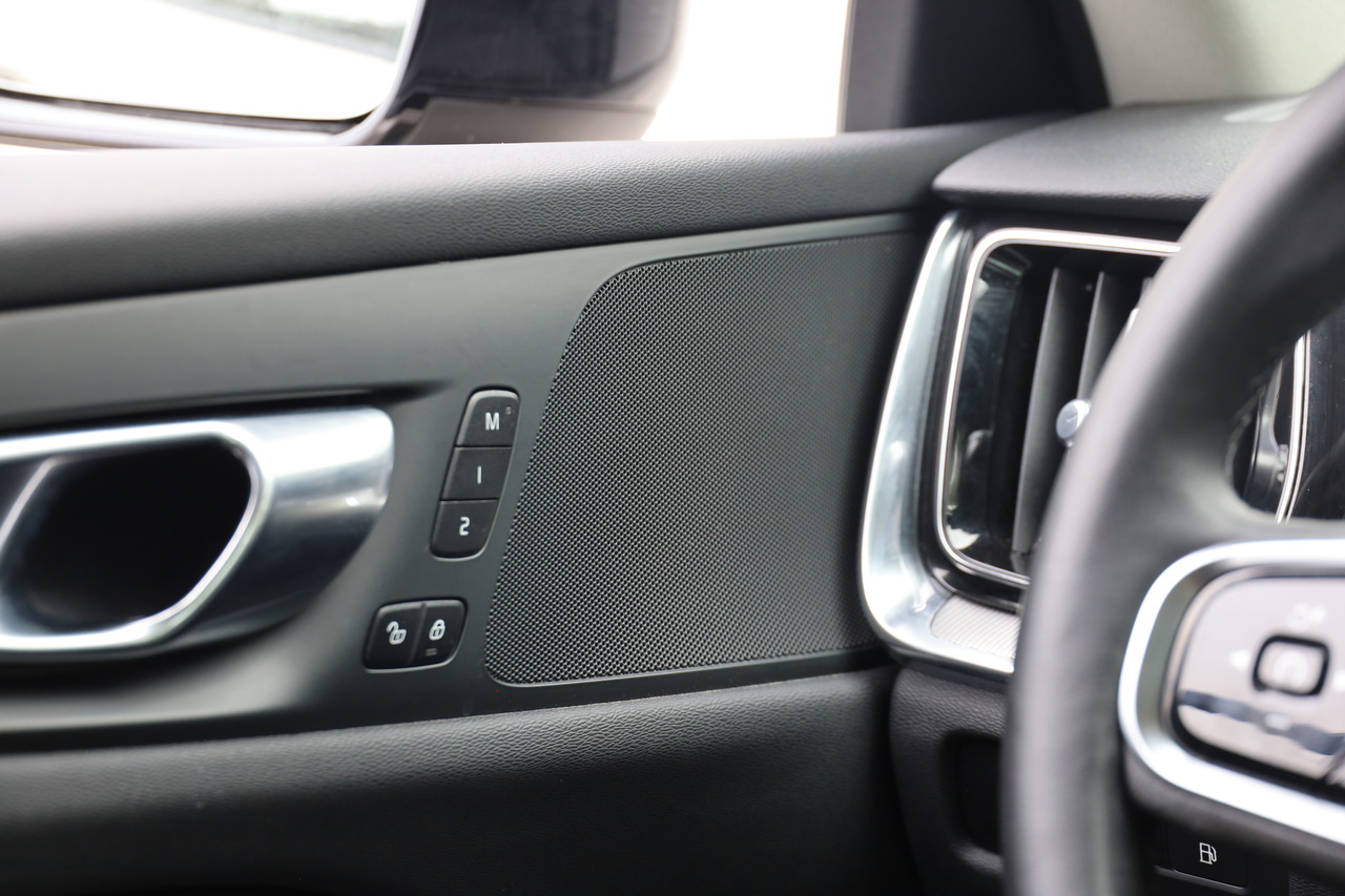 V60 T6 Hibrido Plug-in Plus Dark