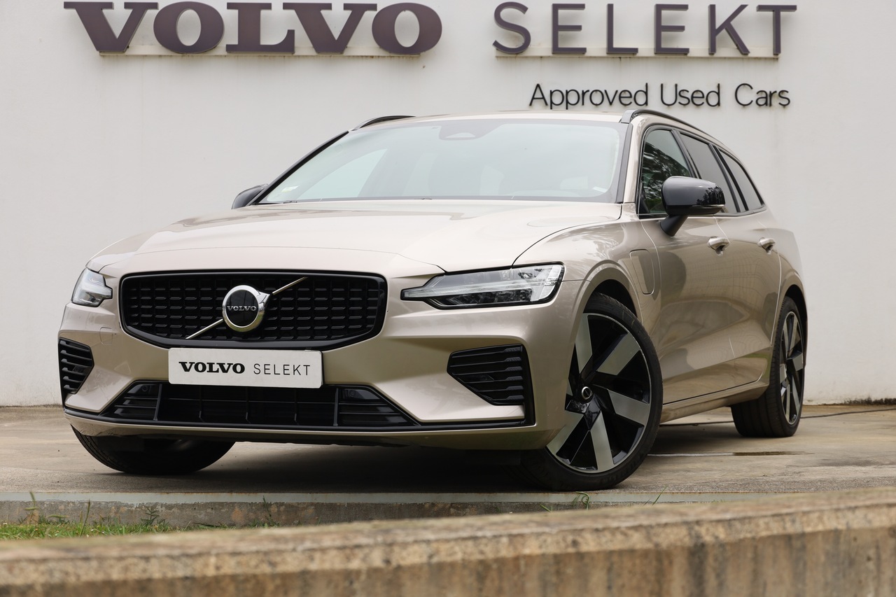 V60 T6 Hibrido Plug-in Plus Dark