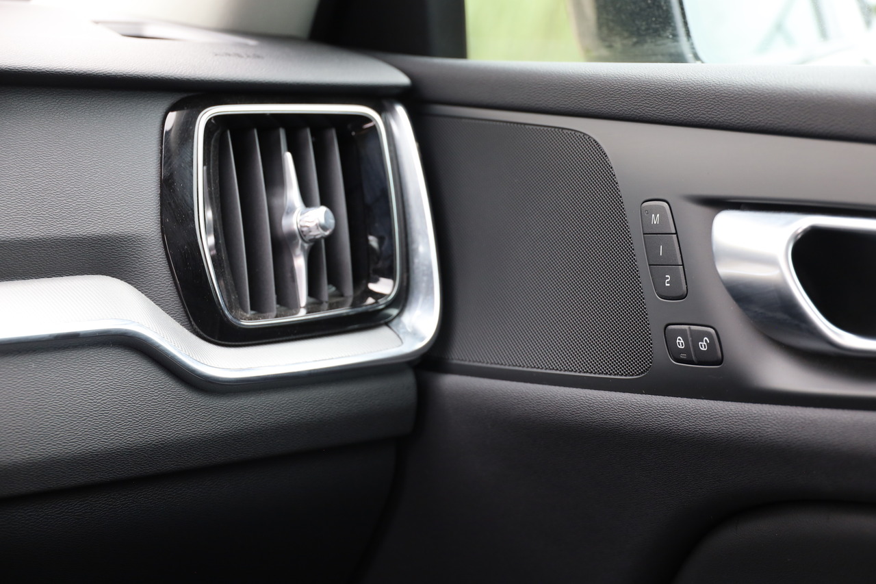 V60 T6 Hibrido Plug-in Plus Dark