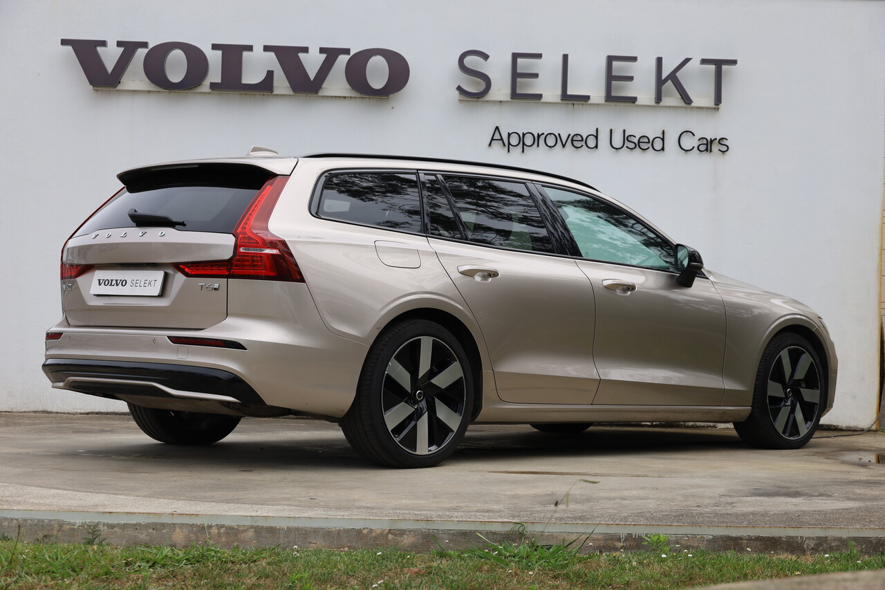 V60 T6 Hibrido Plug-in Plus Dark