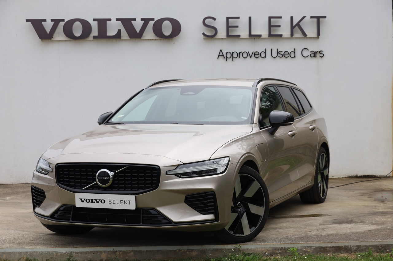 V60 T6 Hibrido Plug-in Plus Dark