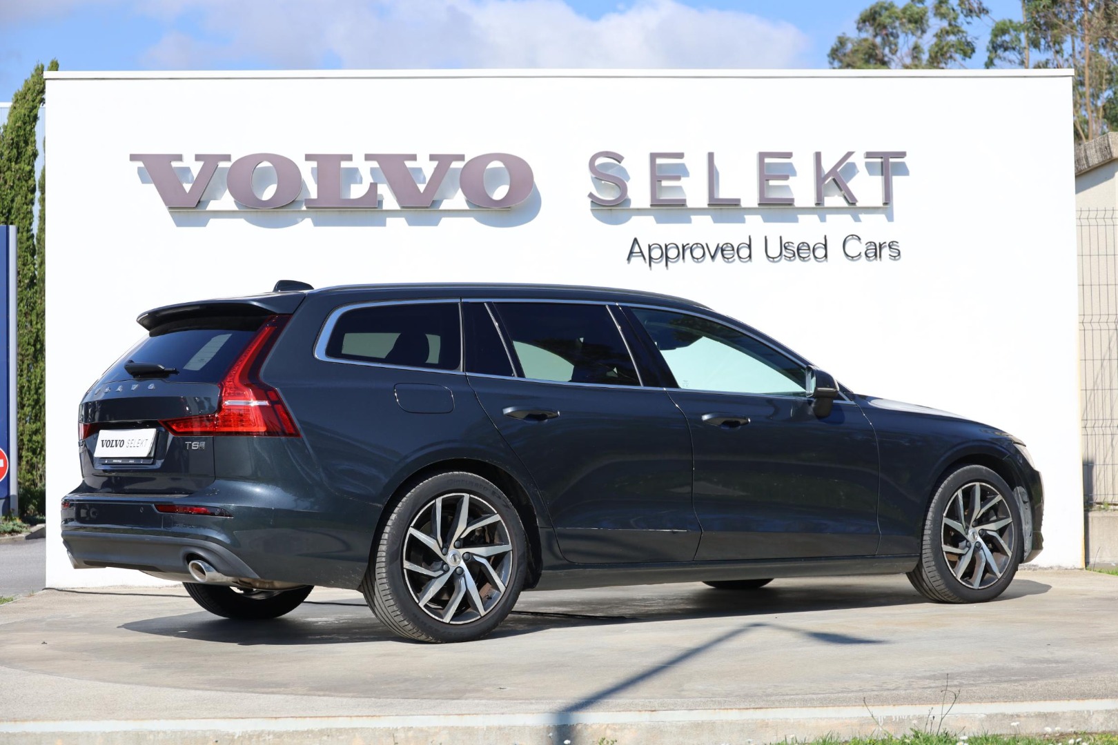 V60 T8 Hibrido Plug-in Momentum Plus Geart. AWD