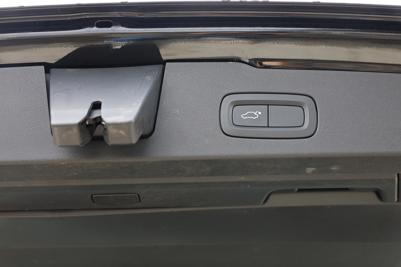 V60 T8 Hibrido Plug-in Momentum Plus