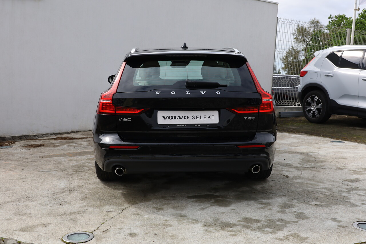 V60 T8 Hibrido Plug-in Momentum Plus