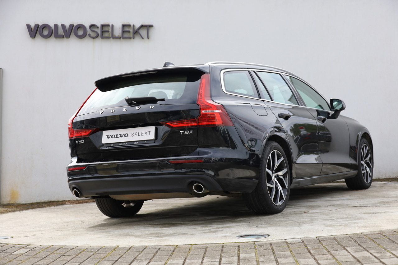 V60 T8 Hibrido Plug-in Momentum Plus
