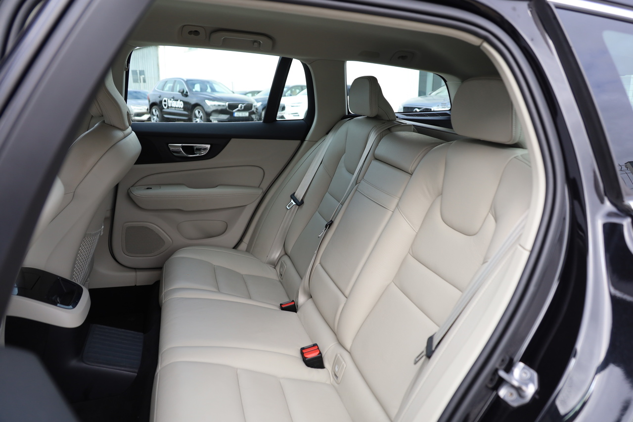 V60 T8 Hibrido Plug-in Momentum Plus