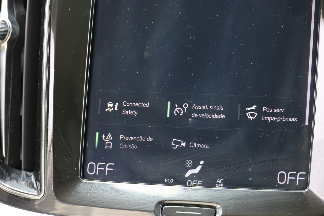 V60 T8 Hibrido Plug-in Momentum Plus