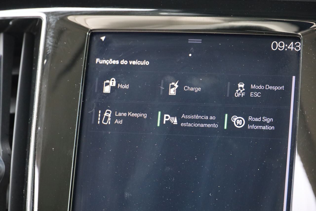 V60 T8 Hibrido Plug-in Momentum Plus