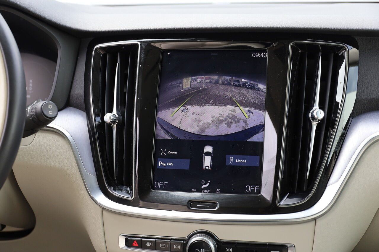 V60 T8 Hibrido Plug-in Momentum Plus