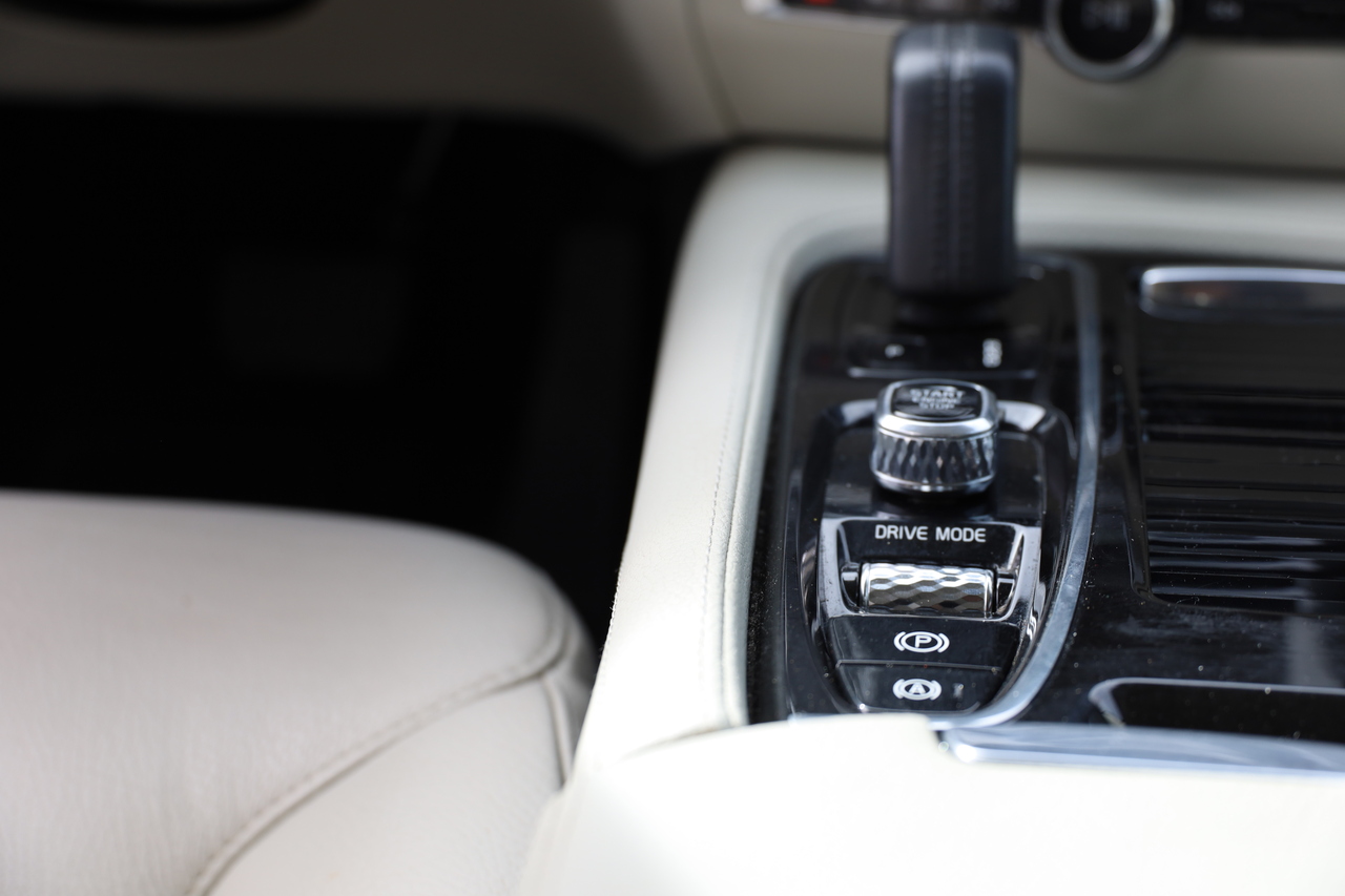 V60 T8 Hibrido Plug-in Momentum Plus