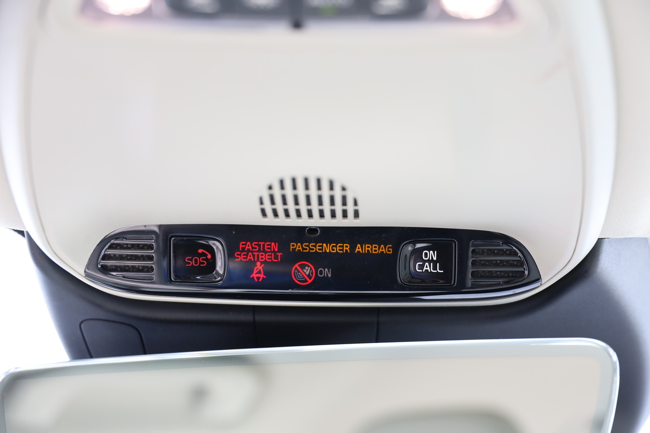 V60 T8 Hibrido Plug-in Momentum Plus