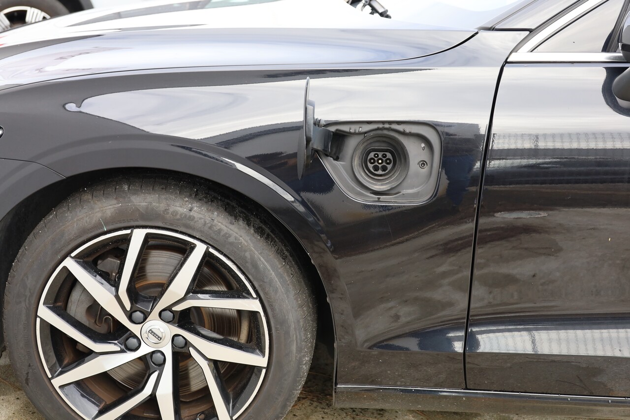 V60 T8 Hibrido Plug-in Momentum Plus