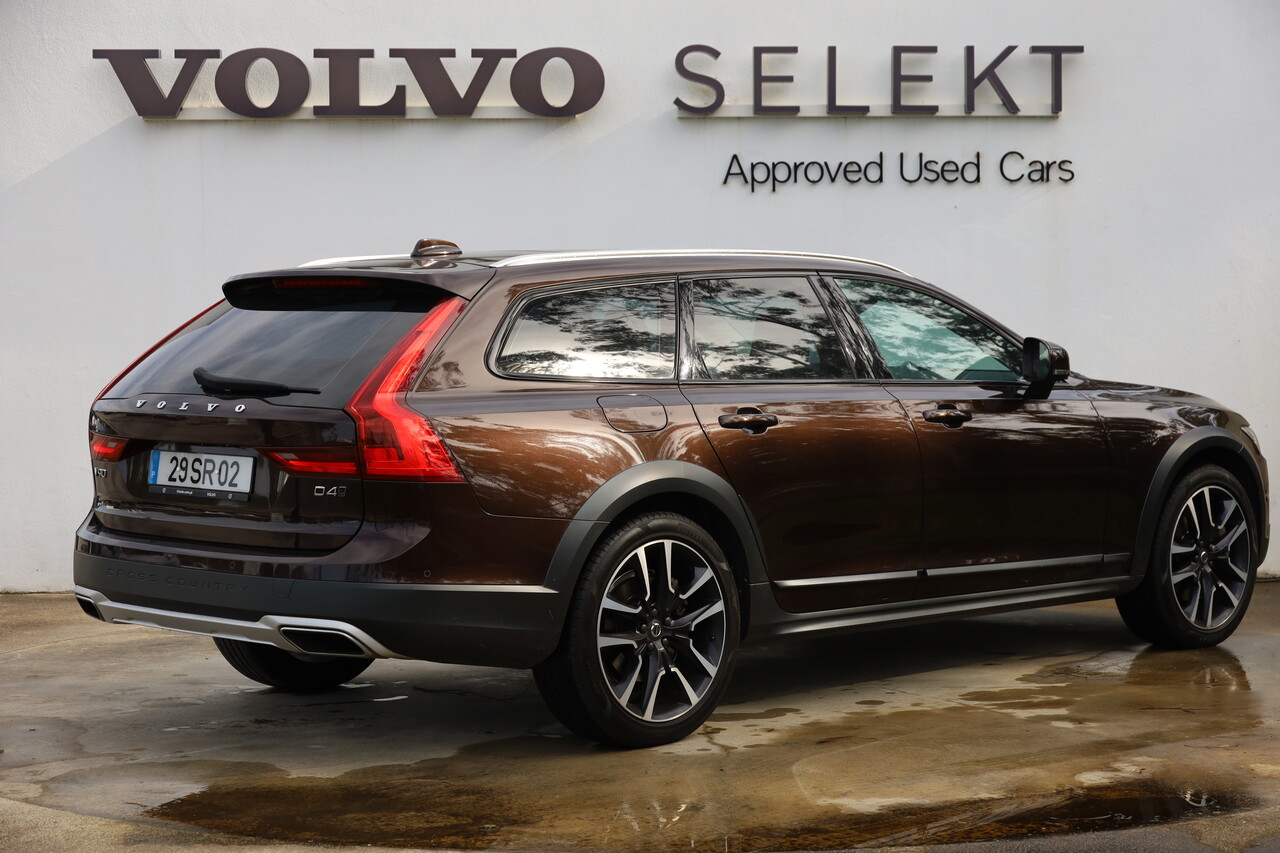 V90 Cross Country D4 Pro Geart.