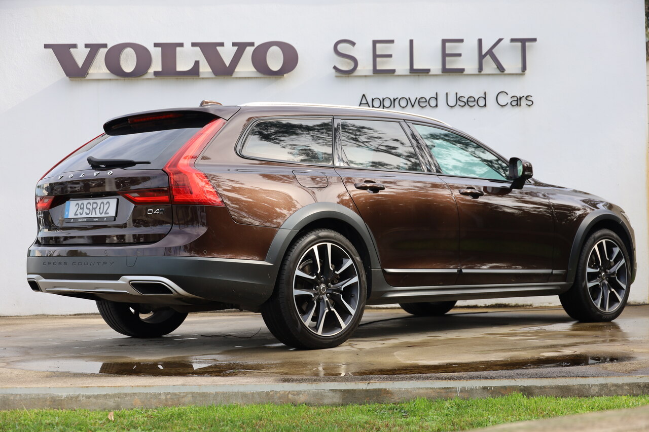 V90 Cross Country D4 Pro Geart.