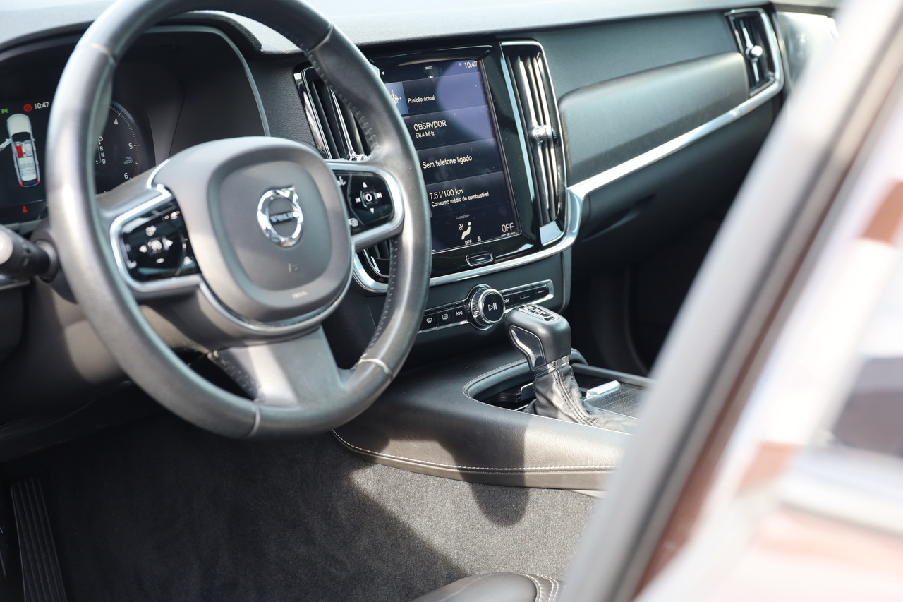 V90 Cross Country D4 Pro Geart.