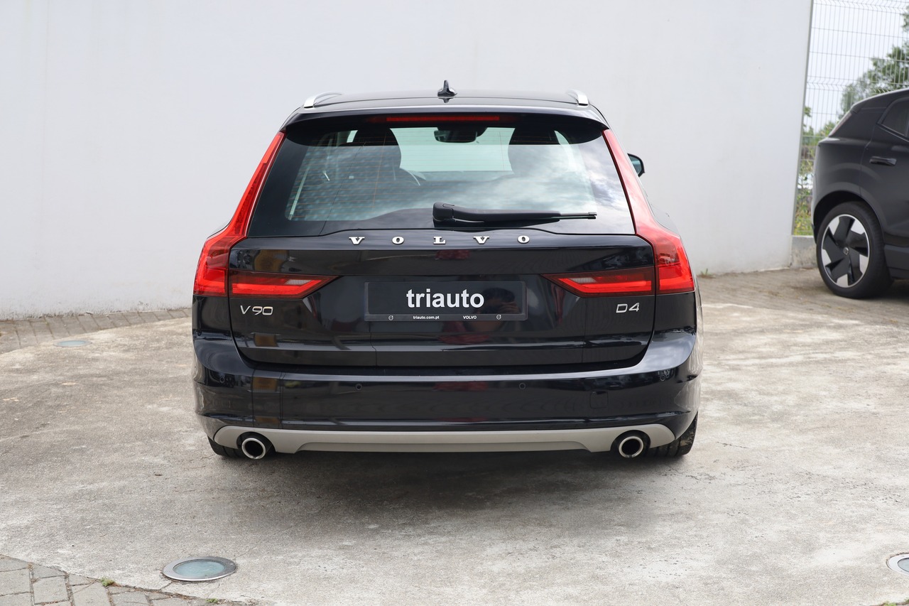 V90 D4 Momentum Geart.