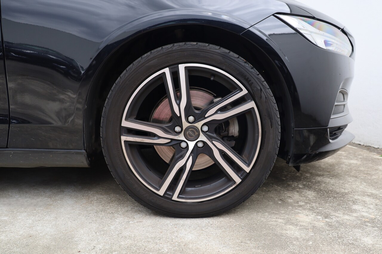 V90 D4 Momentum Geart.