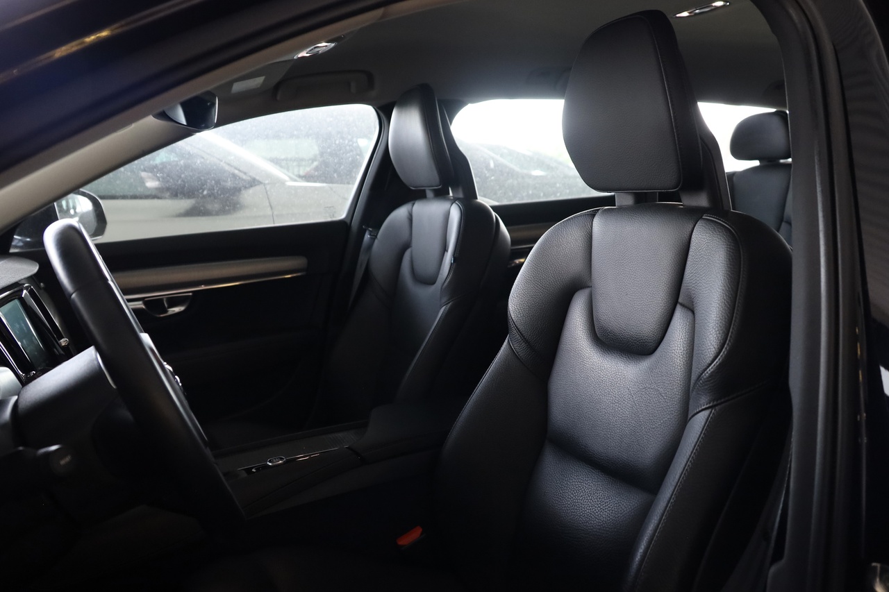V90 D4 Momentum Geart.
