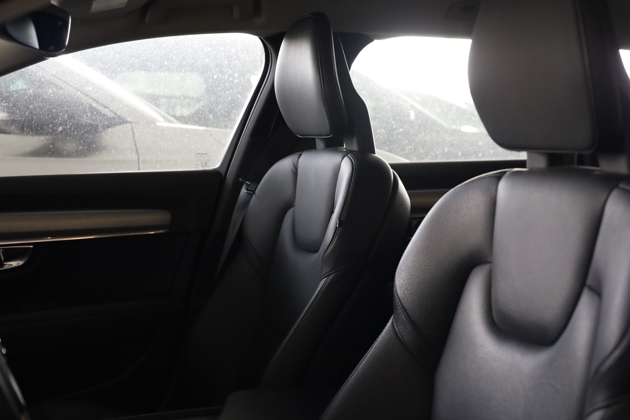 V90 D4 Momentum Geart.