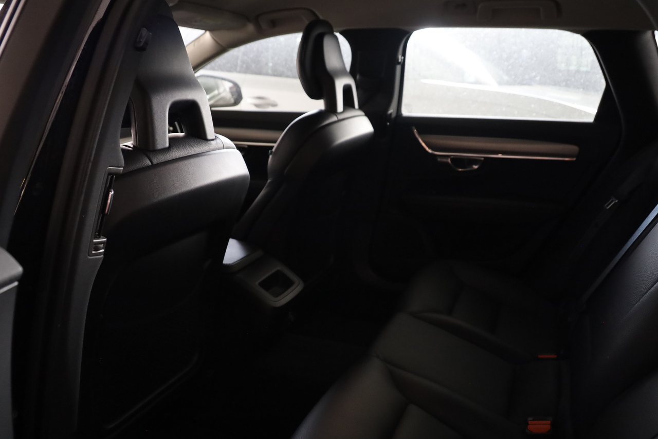 V90 D4 Momentum Geart.