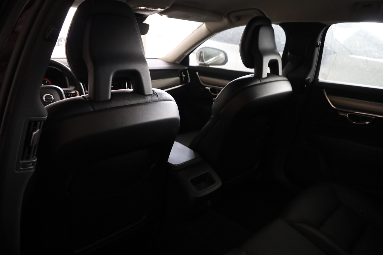V90 D4 Momentum Geart.