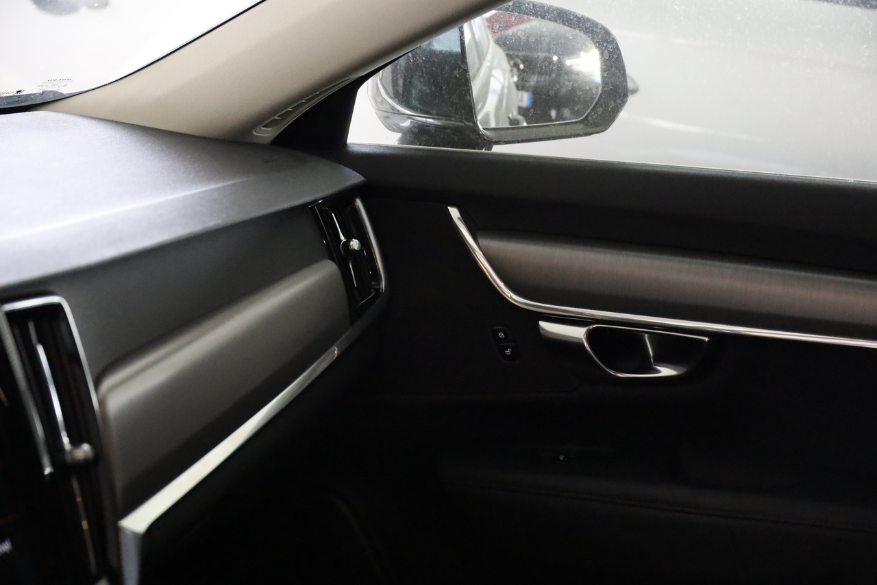 V90 D4 Momentum Geart.