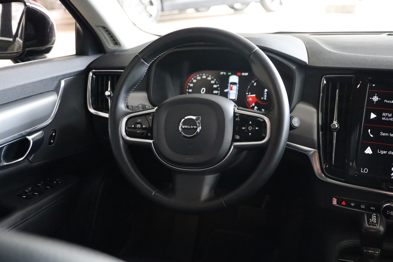 V90 D4 Momentum Geart.