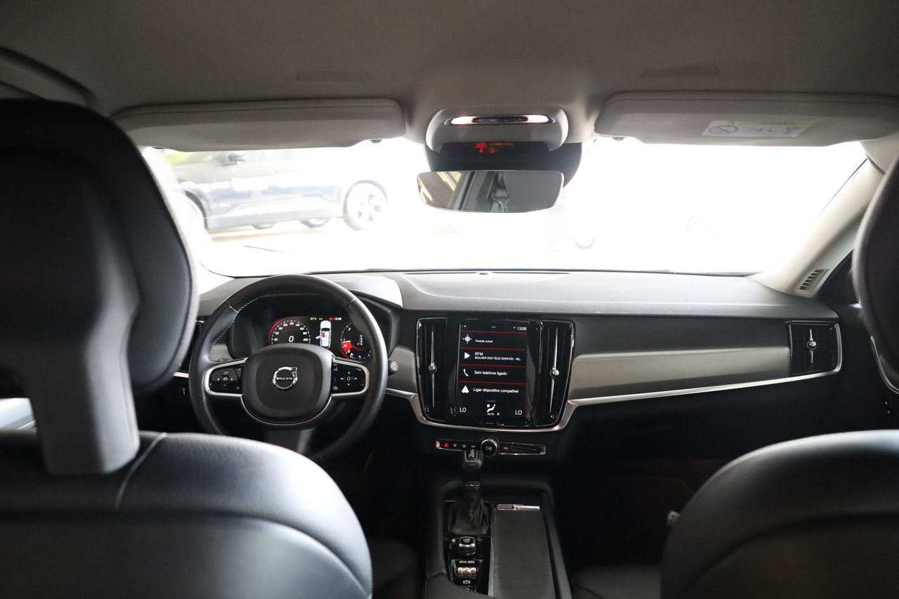 V90 D4 Momentum Geart.