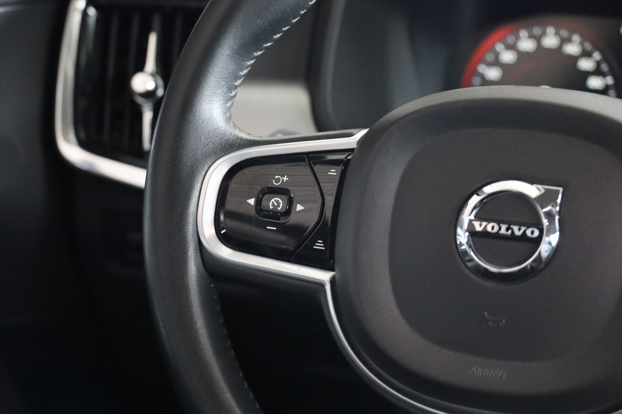 V90 D4 Momentum Geart.