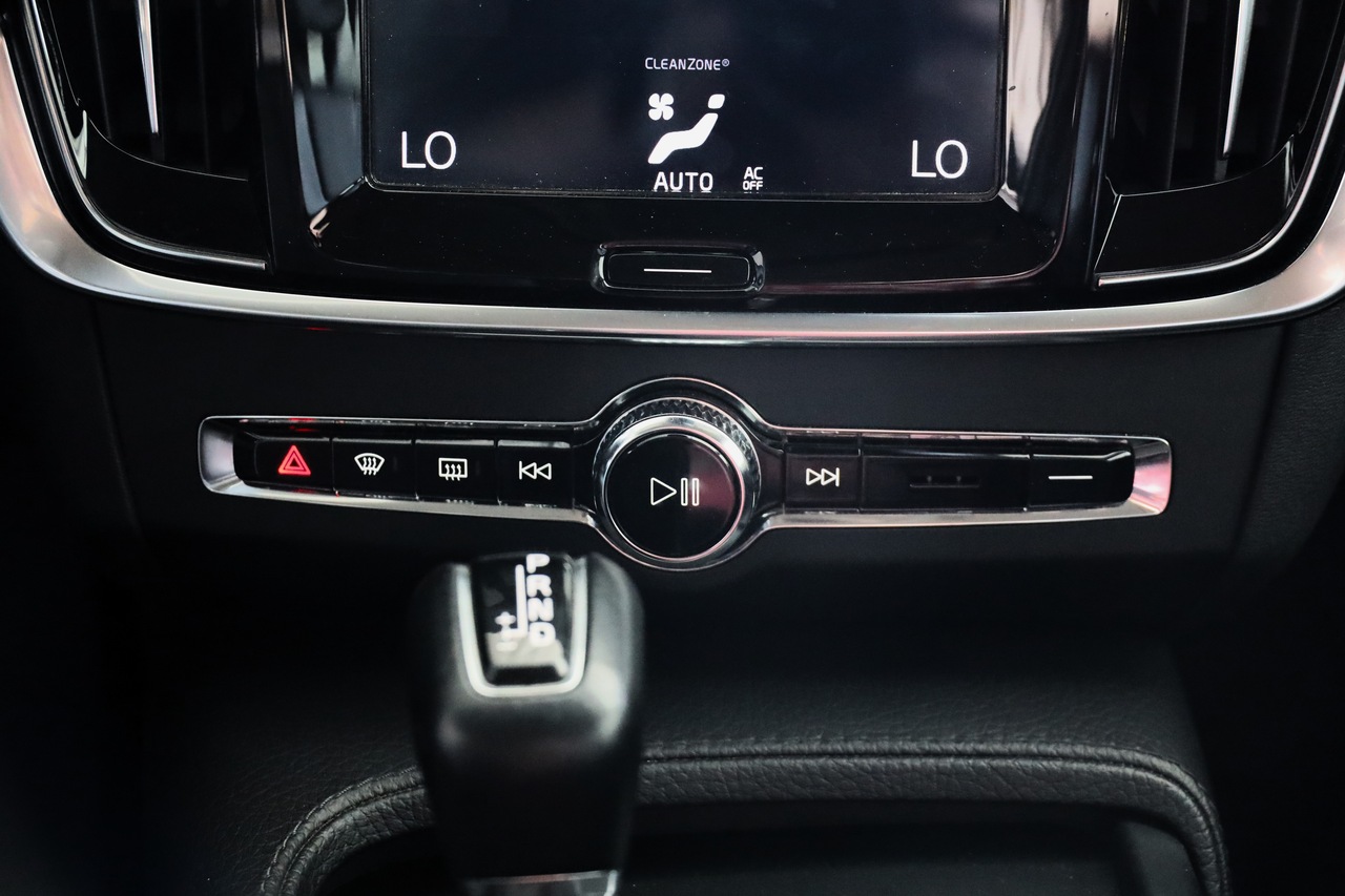 V90 D4 Momentum Geart.