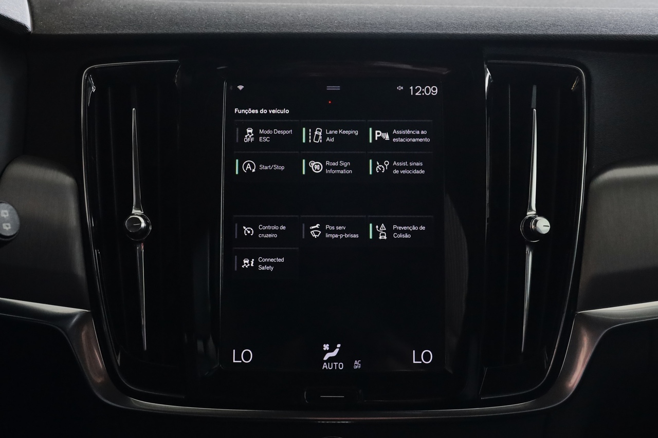 V90 D4 Momentum Geart.