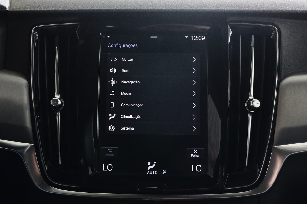 V90 D4 Momentum Geart.