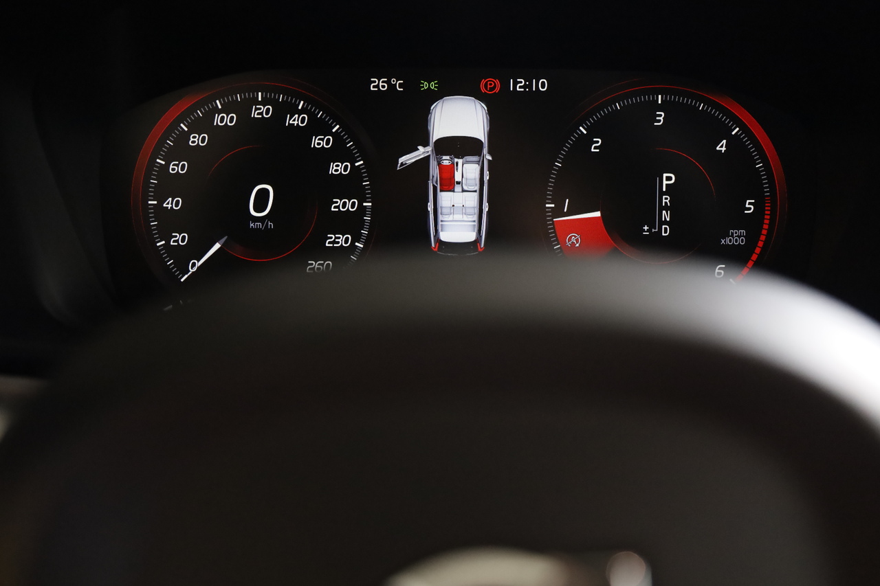V90 D4 Momentum Geart.