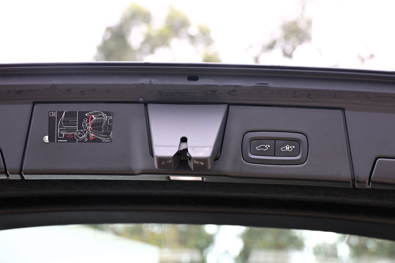 V90 D4 Momentum Plus Geart.