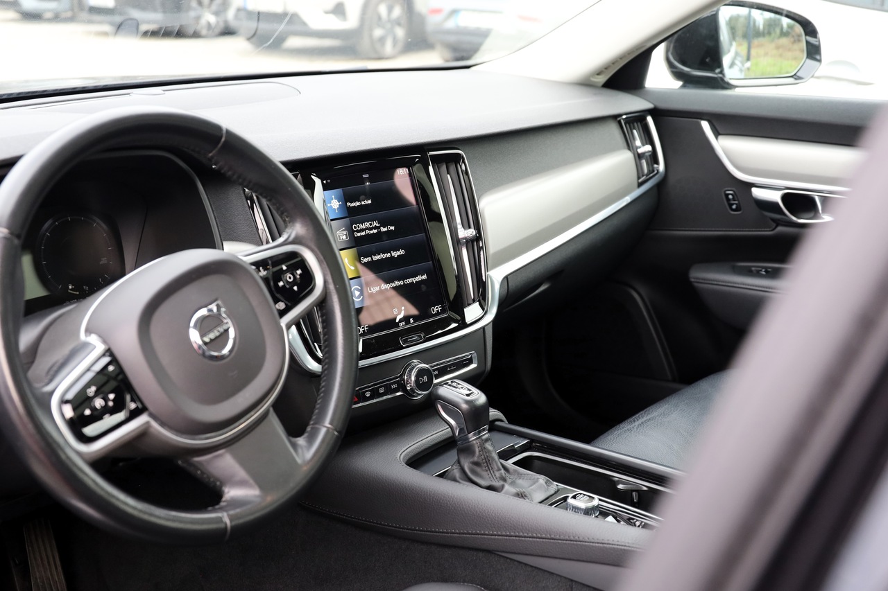 V90 D4 Momentum Plus Geart.