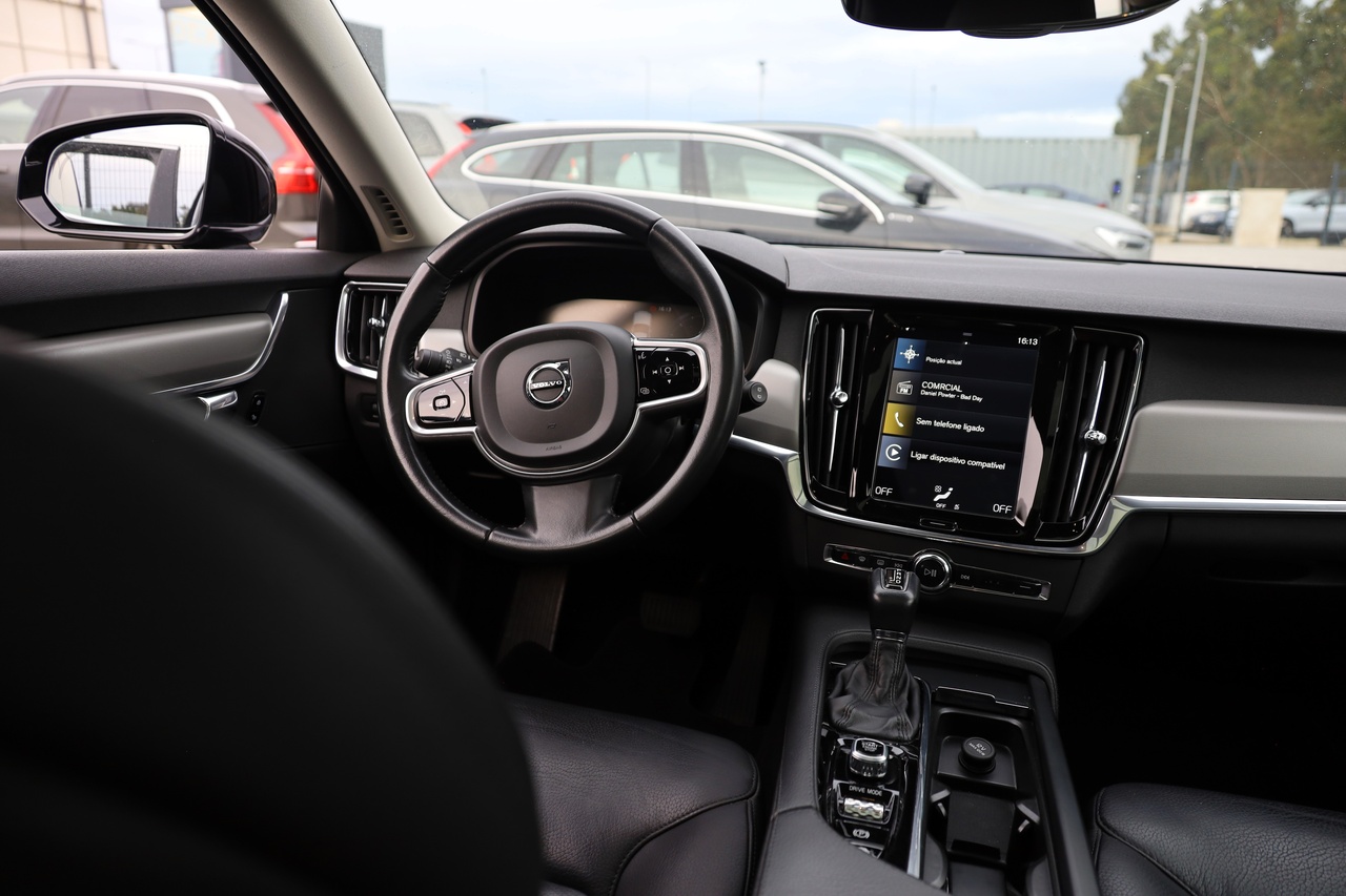 V90 D4 Momentum Plus Geart.