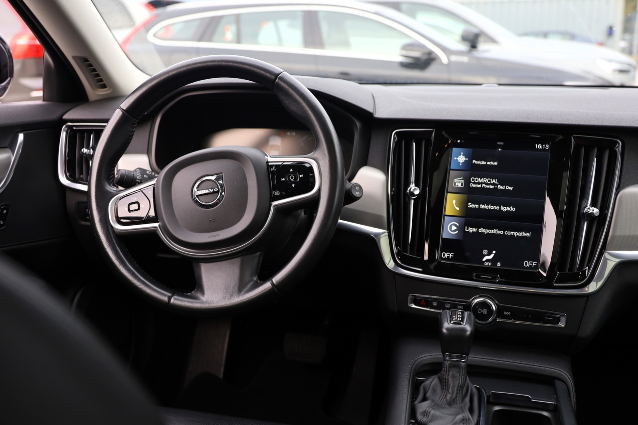 V90 D4 Momentum Plus Geart.