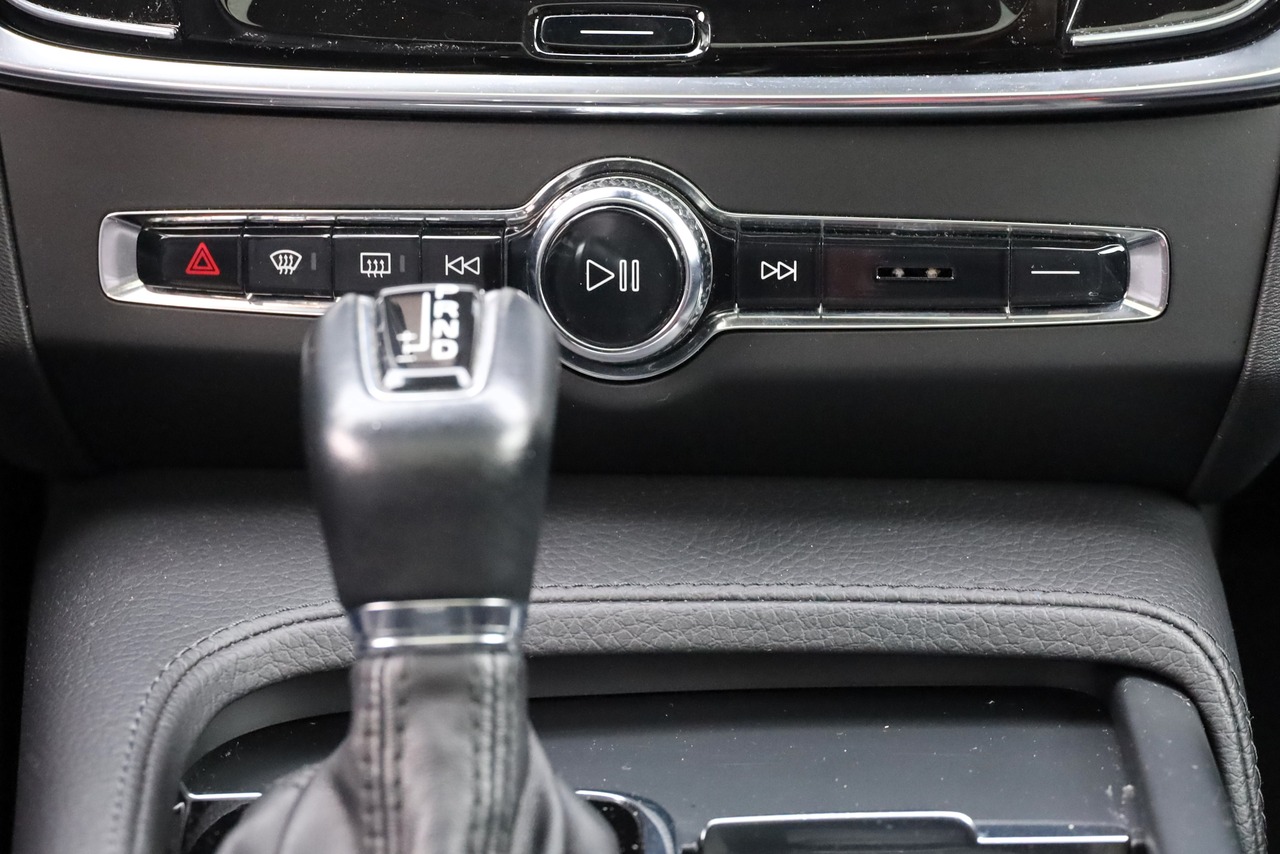 V90 D4 Momentum Plus Geart.